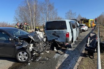Drei Verletzte bei Auffahrunfall auf der B 173 bei Lichtenstein - Bei einem Unfall auf der 173 bei Lichtenstein sind drei Menschen verletzt worden.