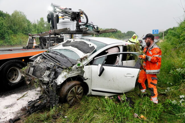 Drei Verletzte bei Unfällen auf A 4 bei Frankenberg - 