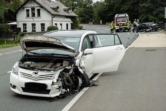 Drei Verletzte bei Unfall in Oelsnitz - Unfall am Sonntag auf der B 92 in Oelsnitz.