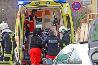Drei Verletzte bei Unfall in Zwickau - Drei Personen sind bei einem vermeintlich harmlosen Auffahrunfall in Zwickau verletzt worden.