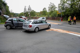 Drei Verletzte bei Unfall mit drei Autos -