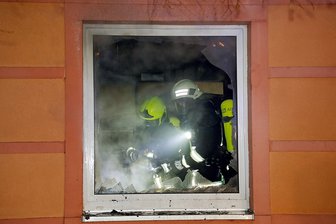 Drei Verletzte bei Wohnungsbrand - 