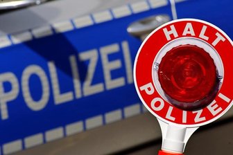 Drei Verletzte nach Pfeffersprayattacke vor Tanzlokal - 