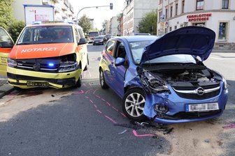 Drei Verletzte nach Unfall mit Notarztwagen - 