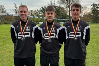 Drei Waldkirchener Faustballer wurden Teil einer neuen Bewegung: Erste „Wowball“-Runde in Niedersachsen ausgespielt - Starteten beim „Wowball“ in Diepenau: Norman Mothes (von links), Richard Völkel und Björn Mothes.
