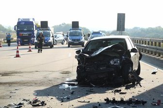 Dreieck Nossen: Massenkarambolage auf der A4 - Sechs Verletzte -