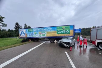 Dreieinhalb Stunden Vollsperrung der A 4 bei Wüstenbrand wegen eines Unfalls - Ein Verkehrsunfall auf der A 4 zog am Mittwochvormittag eine Sperrung bei Wüstenbrand nach sich.