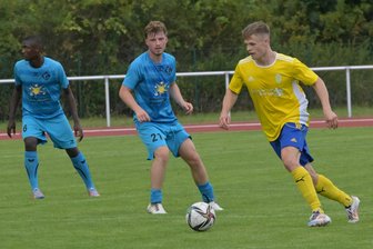 Dreierpack beim Testspielsieg des SV Blau-Gelb Mülsen gegen Concordia Plauen - Der Mülsener Niklas Böhm (rechts) erzielte beim Testspielsieg gegen Concordia Plauen drei Tore.