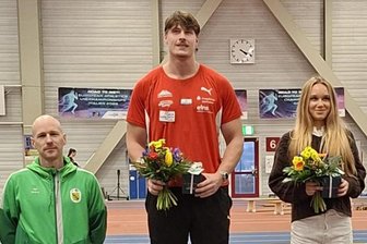 Dreifache Freude im Erzgebirge: Das sind Sachsens Leichtathleten des Jahres 2025 - Steven Richter (Mitte) vom LV 90 Erzgebirge wurde als Sachsens Leichtathlet des Jahres 2025 geehrt.