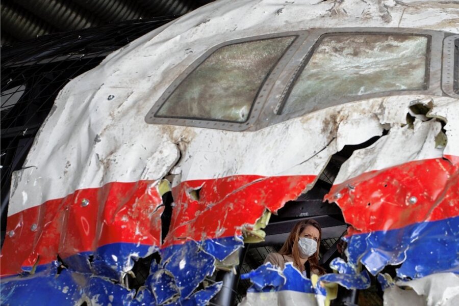 Dreimal lebenslänglich für den Abschuss der MH17 - Das Wrack der MH17 wurde in Amsterdam wieder zusammengesetzt. Mehr als acht Jahre nach dem Abschuss des Passagierflugzeuges ergingen jetzt die Urteile.