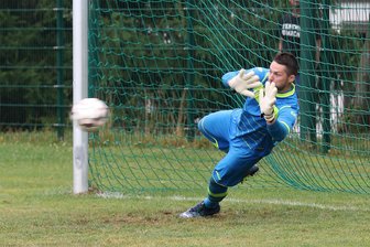Dreimal Verlängerung, zweimal Elfmeterschießen: Westsachsens Fußballer machen es in Runde 1 des Landespokals spannend - OSV-Schlussmann Marco Pohl hielt im Elfmeterschießen gegen Reichenbach gleich die ersten beiden Versuche der Gäste.