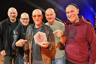 Dreimal volles Haus: "Biene" geht an City -