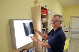 „Dreist, dumm, blöd“: So reagieren Betroffene der Einbruchsserie in Meerane - Einbrecher waren in der Praxis von Dr. Frank Lorenz in Meerane. Die Tatzeit liegt zwischen Freitagnachmittag und Sonntagvormittag.