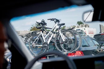 Dreister Diebstahl: Fahrrad in Bad Elster weg - Ein auf einem Fahrradträger befestigtes Rad ist in Bad Elster verschwunden.