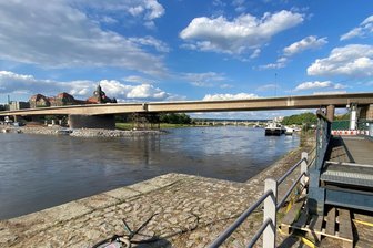 Dresden und der Wiederaufbau der Carolabrücke: Setzt das Rathaus am Ende auf die falsche Karte? - Der Abriss des eingestürzten Brückenzugs der Carolabrücke in Dresden ist fast abgeschlossen. Wie aber weiter mit dem Neubau? Im Juni soll der Stadtrat eine Grundsatzentscheidung fällen.