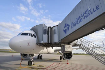 Dresden und Leipzig/Halle: Sachsens Flughäfen machen erstmals Gewinn - Mehr als 10 Millionen Euro Gewinn meldete am Montag die Mitteldeutsche Flughafen AG, die neben dem Flughafen Leipzig/Halle auf den Airport Dresden betreibt. (Archiv)