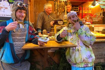 Dresdner Comedy-Duo: Was machen Günther und Hindrich auf dem Freiberger Christmarkt? - Günther und Hindrich auf dem Freiberger Christmarkt.