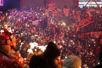 Dresdner Eislöwen oder Düsseldorfer EG: Welchen Gegner sich die Fans der Eispiraten Crimmitschau in der nächsten Saison wünschen - Die Fans der Eispiraten Crimmitschau verfolgen die letzten Entscheidungen in der DEL 2 und in der Oberliga.