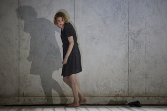 Das Bild vom Betonbunker, in dem die Titelheldin der Janácek-Oper "Katja Kabanowa" feststeckt, hat sich in der Inszenierung von Calixto Bieito nach wenigen Minuten verbraucht: Amanda Majeski in der Titelrolle.