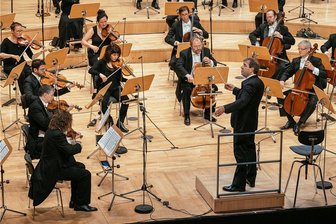 Dresdner Kultureinrichtungen auf dem Weg zur Nachhaltigkeit - Lehren zur Nachhaltigkeit hat auch die Pandemie mit sich gebracht: Eröffnungskonzert der Dresdner Musikfestspiele 2021 mit dem Festspielorchester unter Daniele Gatti im Kulturpalast.