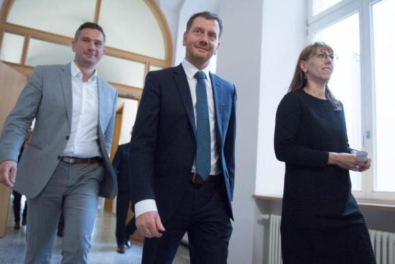 Dresdner Machtpoker: Koalitionsgespräche verzögern sich - Sachsens SPD-Chef Martin Dulig (l.), Ministerpräsident Michael Kretschmer und Katja Meier, die Verhandlungsführerin der Grünen.