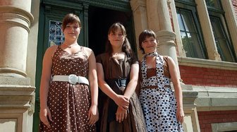 Drillinge gehen nach der Schule jetzt eigene Wege - Lydia, Alexandra und Dunja Kummer (von links) - die Drillinge aus Unterwürschnitz - wurden an einem Januartag des Jahres 1992 geboren und waren bisher unzertrennlich.  