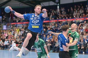 Dritte Liga: Auer Handballer retten nach schwacher erster Hälfte Punkt bei den Rhein-Neckar-Löwen - Lukas Simenas, hier gegen Baden-Baden, war bei den Löwen bester Auer Torschütze.