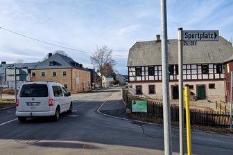Dritte Vollsperrung in drei Jahren: Bundesstraße vom Erzgebirge ins Vogtland erneut für Monate dicht - Die B 169 in Stützengrün: Am Donnerstag geht ab dieser Stelle nichts mehr.