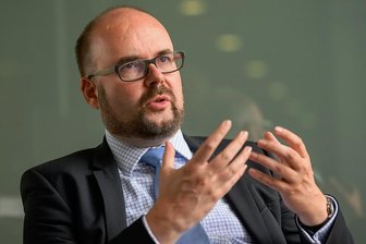 Drittes Pandemie-Schuljahr: Was Eltern jetzt von Sachsens Kultusminister Piwarz wissen wollen - Sachsens Kultusminister Christian Piwarz (CDU). 