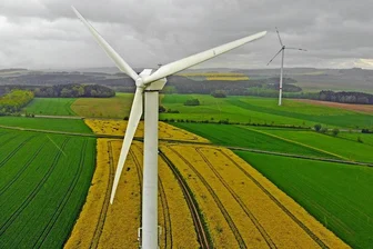 Drittes Windrad bei Thierfeld geplant - Im Bereich der anderen beiden Windkraftanlagen in Richtung Stollberg will die UKA Meißen eine neue Windkraftanlage bauen, die eine Nabenhöhe von 169 und eine Gesamthöhe von 250 Metern haben soll.