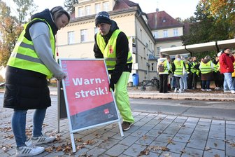 DRK Krankenhaus Chemnitz-Rabenstein: Tarifverhandlungen zwischen Verdi und Arbeitgeber gescheitert - Streik am DRK Krankenhaus Rabenstein im Oktober. Trotz dieses Drucks gibt es keine Einigung.