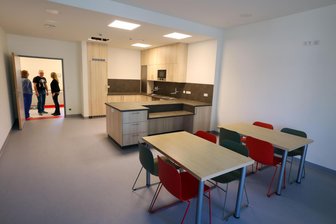 DRK-Krankenhaus Lichtenstein: Ehemalige Kinderklinik dient jetzt als Geriatrie - In den Räumen der früheren Kinderklinik ist unter anderem diese Therapieküche entstanden, in der die Patienten bestimmte praktische Fähigkeiten trainieren können.