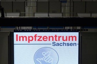 DRK Sachsen rechnet auch im Februar kaum mit neuen Corona-Impfterminen - Blick auf die Impfkabinen im Impfzentrum in der Sachsen Arena.