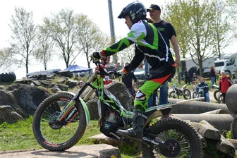 Dröhnende Motoren, waghalsige Sprünge: Thalheimer Motorradtrialer richten Läufe zum Jurapokal aus - Martin Herrling gehört am Wochenende zu den Favoriten in seiner Startklasse.