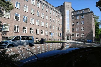 Drogen, Waffen, falsche Impfausweise: Anklage gegen bis dahin unauffälligen 43-jährigen Chemnitzer erhoben - Am 25. Mai soll der Prozess vor dem Landgericht Chemnitz beginnen.