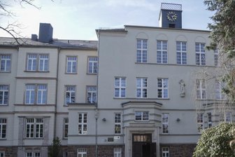 Drogenfahndung: Polizei durchsucht Schulen in Limbach-Oberfrohna - Die Gerhart-Hauptmann-Oberschule in Limbach-Oberfrohna.