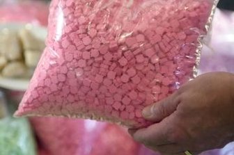 Drogenhändler muss wegen einer Tablette ins Gefängnis - Ecstasy gilt als Partydroge. Für den Verkauf einer vermeintlichen Tablette Ecstasy musste ein 33-Jähriger ins Gefängnis. 