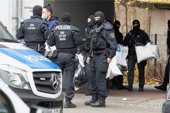 Drogenmafia vor Anklage-Welle: Allein in Sachsen gehen elf Dealer in Haft - Auch der Remmo-Clan in Berlin, bei dem bereits im Vorjahr in Zusammenhang mit dem Juwelendiebstahl aus dem Grünen Gewölbe in Dresden durchsucht wurde (Foto), bekam im Zuge der Encrochat-Ermittlungen in diesem Jahr erneut Besuch von der Polizei. 