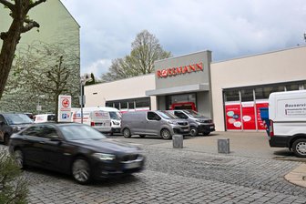 Drogerie-Engpass in Limbach-Oberfrohna: Rossmann wird umgebaut - Der Rossmann an der Helenenstraße in Limbach-Oberfrohna wird derzeit umgebaut.