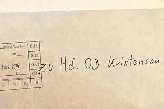 Drohbrief an Werdauer OB: Polizeiliche Ermittlungen dauern an - Eventuell ist die markante Handschrift ein Hinweis auf den unbekannten Verfasser.