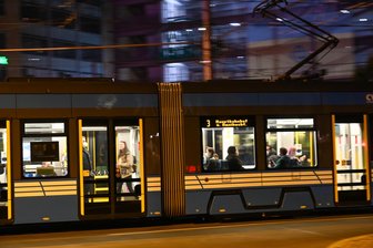 Drohende Einschnitte im Chemnitzer Nahverkehr: Hoffen auf Hilfe von außen - Die Chemnitzer werden sich vor allem zu später Stunde auf weniger Bus und Bahn einstellen müssen, wenn die derzeit diskutierten Einsparungen demnächst beschlossen werden sollten.