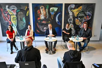 Droht im Theater Chemnitz die Rückkehr zum Haustarif? - Stehen für das Fünfsparten-Haus in Chemnitz: Stefanie Müller-Lietzau, Sabrina Sadowska, Christoph Dittrich, Friederike Spindler und Carsten Knödler (v.l.n.r.).