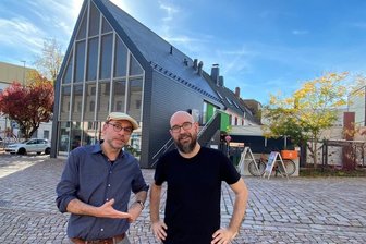 Alexander Stöckl (r.) arbeitet ab jetzt im "Drop In" in Mittweida als Sozialarbeiter. Er freut sich darauf, die Kids der Stadt kennenzulernen, wie er sagt. Helmut Hammer vom CVJM-Vorstand ist froh, dass der Jugendclub nach kurzer Schließzeit wieder öffnen kann.