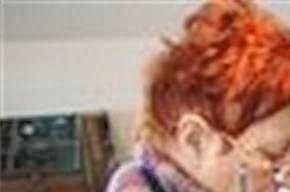 Druckwerkstatt für Kinder - Christine Schulze (Foto) kennt sich wie keine andere in den 196 Schriftkästen der Druckwerkstatt aus.
