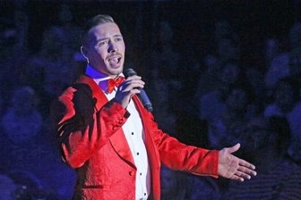 DSDS-Gewinner Ramon Roselly bleibt Zwickauer Weihnachtszirkus treu - Ramon Roselly - Sänger und Moderator