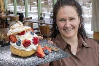 DSDS-Sternchen tritt bei Lichternacht im Erzgebirge auf - Vicki Küttner serviert in ihrem Café Windbeutel in verschiedenen Kreationen. Am Sonntag lädt sie zu einer Lichternacht.
