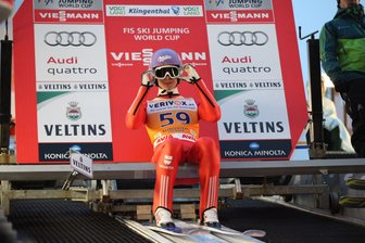 DSV-Springer gewinnen Team-Weltcup in Klingenthal - Andreas Wellinger vor dem Sprung.