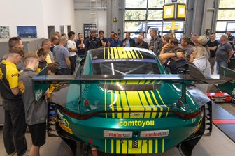 DTM am Sachsenring: Rennteam aus Belgien macht Boxenstopp im Erzgebirge - Michael Meyer hat Motorsportfans eingeladen, mit dem DTM-Team ins Gespräch zu kommen.
