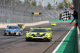 DTM auf dem Sachsenring: Rennen kehrt am Wochenende zu seinen Wurzeln zurück - Mirko Bortolotti im Lamborghini Huracan GT3 Evo2 siegt beim DTM-Lauf auf dem Lausitzring und übernimmt die Tabellenführung. 