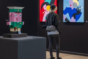 „Du bist Teil der Legende“: Warum die Kulturhauptstadt mein Leben nicht verändert hat, aber trotzdem super war - Ein Höhepunkt im Kulturhauptstadtjahr: Hallenkunst-Ausstellung in der Chemnitzer Markthalle.